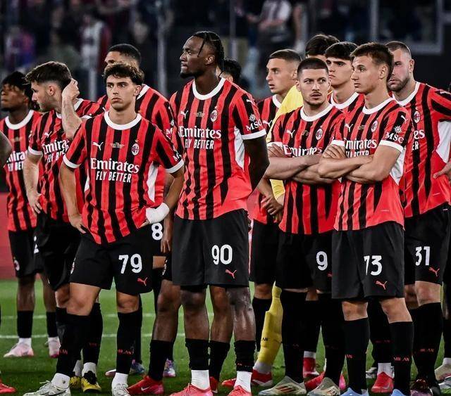 关键时刻AC米兰战术微调——欧冠节点到来；球迷炸锅；赛季目标并未改变的简单介绍